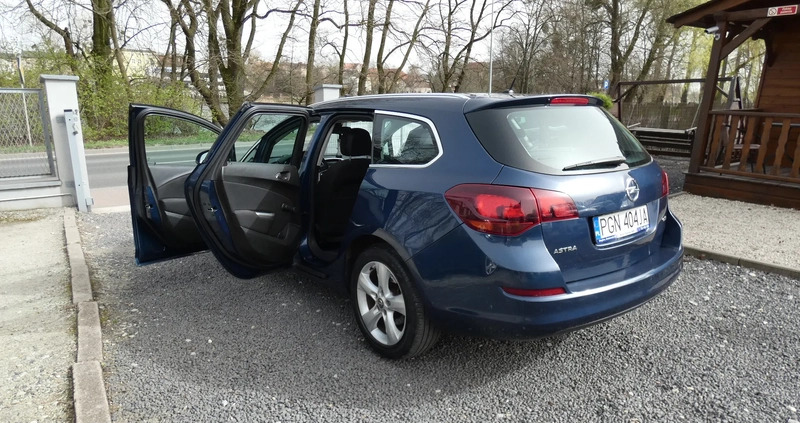 Opel Astra cena 24700 przebieg: 178000, rok produkcji 2011 z Wojcieszów małe 562